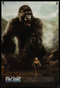 3p474 KING KONG DS 1sh '05 cool image of Naomi Watts & giant ape!