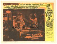 3w249 DAY THE EARTH CAUGHT FIRE LC #8 '62 Val Guest sci-fi, c/u of doctor treating wounded men!
