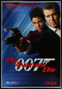 3z219 DIE ANOTHER DAY DS bus stop '02 Pierce Brosnan as James Bond & Halle Berry as Jinx!
