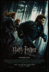 4b360 HARRY POTTER & THE DEATHLY HALLOWS PART 1 advance DS 1sh '10 Daniel Radcliffe on the run!