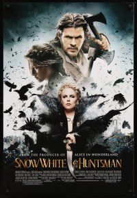 4b717 SNOW WHITE & THE HUNTSMAN DS 1sh '12 Hemsworth, Kristen Stewart, sexy Charlize Theron & cast!