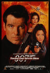 4b789 TOMORROW NEVER DIES video 1sh '97 Pierce Brosnan as Bond, Michelle Yeoh, sexy Teri Hatcher!