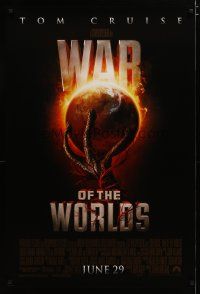4b828 WAR OF THE WORLDS advance DS 1sh '05 Spielberg, cool alien hand holding Earth artwork!