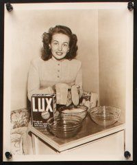 4c577 CATHERINE MCLEOD 6 8x10 stills '40s special set showing her cleaning nylons w/ Lux detergent!