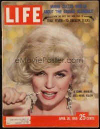 4p206 LIFE MAGAZINE magazine April 20, 1959 A Comic Marilyn Monroe Sets Movie Aglow!