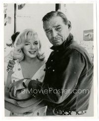4p154 MISFITS candid 8x10 still '61 c/u of sexy Marilyn Monroe & Clark Gable by Gene Daniels!