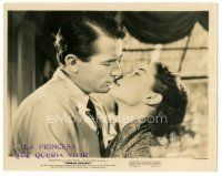4p503 ROMAN HOLIDAY 8x10.25 still '53 romantic kiss c/u of beautiful Audrey Hepburn & Gregory Peck!