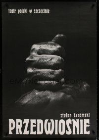 4r513 PRZEDWIOSNIE stage play Polish 27x38 '70s cool close-up image of man's hands!