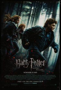 4s336 HARRY POTTER & THE DEATHLY HALLOWS PART 1 advance DS 1sh '10 Daniel Radcliffe on the run!