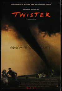 4s774 TWISTER advance DS 1sh '96 storm chasers Bill Paxton & Helen Hunt running away from tornado!