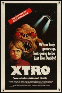 4s842 XTRO video poster '83 some extra-terrestrials aren't friendly, he's the mean E.T.!