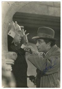 4t235 PETER FALK signed deluxe 9.5x14 still '76 pointing gun at Alec Guinness by Mel Traxel!