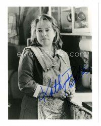 4t650 KATHY BATES signed 8x10 REPRO still '90s cool waist high portrait wearing apron in kitchen!
