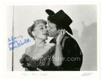 4t420 MARIE WINDSOR signed 8x10.25 still '55 about to kiss cowboy Robert Lowery in Two-Gun Lady!