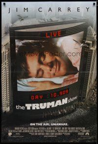 4x907 TRUMAN SHOW int'l DS 1sh '98 cool image of Jim Carrey on large screen, Peter Weir!