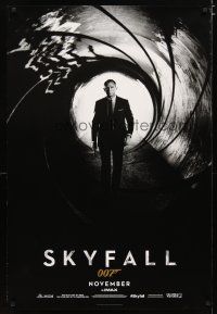 4z676 SKYFALL teaser DS 1sh '12 cool image of Daniel Craig as Bond in gun barrel, newest 007!