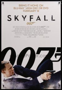 4z677 SKYFALL video 1sh '12 cool image of Daniel Craig as James Bond on back shooting gun!