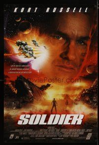 4z682 SOLDIER 1sh '98 huge close-up of Kurt Russell, wild sci-fi images!