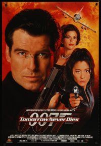 4z767 TOMORROW NEVER DIES video 1sh '97 Pierce Brosnan as Bond, Michelle Yeoh, sexy Teri Hatcher!
