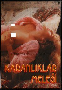 5a134 KARANLIKLAR MELEGI Turkish '80s image of super-sey topless woman in bed!