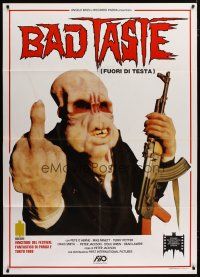 5b012 BAD TASTE Italian 1p '89 early Peter Jackson, different image of mutant giving the finger!