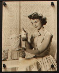 5d418 CAROLYN CRAIG 8 7.5x9.5 stills '50s doing arts & crafts and making housework into exercise!