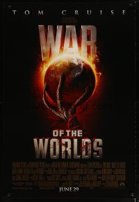 5f804 WAR OF THE WORLDS advance 1sh '05 Spielberg, cool alien hand holding Earth artwork!
