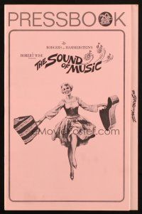 5g906 SOUND OF MUSIC pressbook '65 classic artwork of Julie Andrews & top cast by Howard Terpning!