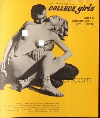 5g561 COLLEGE GIRLS pressbook '70 sexiest girl with cap, but no gown + lots of nude images!
