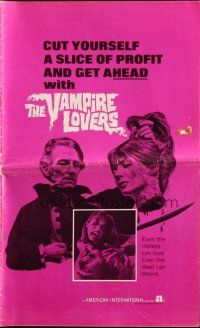 5g966 VAMPIRE LOVERS pressbook '70 Hammer, taste the deadly passion of the blood-nymphs if you dare!