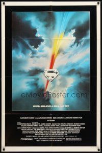 5h856 SUPERMAN 1sh '78 comic book hero Christopher Reeve, cool Bob Peak logo art!