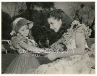 5k425 GONE WITH THE WIND 7.75x10 still '39 Vivien Leigh gives her autograph to the youngest extra!