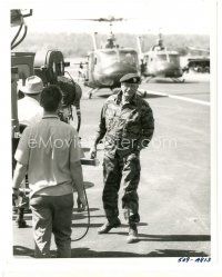 5k437 GREEN BERETS candid 8.25x10 still '68 director/star John Wayne checks camera by helicopter!