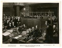 5k706 PARADINE CASE 8x10.25 still '48 Alfred Hitchcock entire courtroom listens to Louis Jourdan!