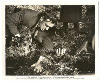 5k799 SHADOW OF THE CAT 8.25x10 still '61 Conrad Phillips with cat finds someone buried alive!
