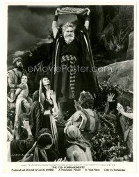 5k871 TEN COMMANDMENTS 8x10.25 still '56 Charlton Heston as Moses with tablets held over his head!