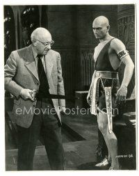 5k875 TEN COMMANDMENTS candid 7.5x9.5 still '56 DeMille shows Yul Brynner how to handle his sword!!