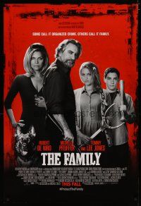5p283 FAMILY advance DS 1sh '13 Robert De Niro, Michelle Pfeiffer & kids w/weapons!