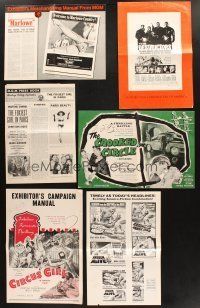 5r081 LOT OF 37 UNCUT PRESSBOOKS '50s-70s great advertising from a variety of movies!