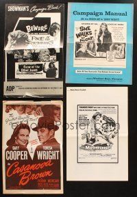 5r087 LOT OF 18 UNCUT PRESSBOOKS '50s-70s great advertising from a variety of movies!