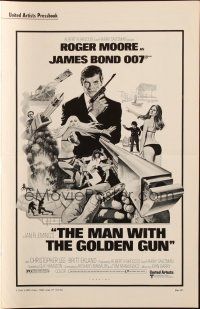 5s062 MAN WITH THE GOLDEN GUN pressbook '74 art of Roger Moore as James Bond by Robert McGinnis!