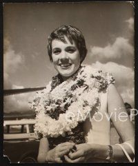 5w946 JULIE ANDREWS 2 8x10 stills '60s wearing lei in Hawaii, and with child in Darling Lili!