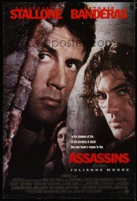 5y051 ASSASSINS int'l 1sh '95 cool image of Sylvester Stallone, Antonio Banderas & Julianne Moore!