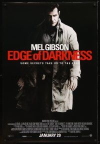 5y245 EDGE OF DARKNESS advance DS 1sh '10 Mel Gibson, some secrets take us to the edge!