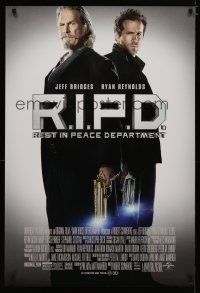 5y612 R.I.P.D. DS 1sh '13 Ryan Reynolds & Jeff Bridges with glowing guns!