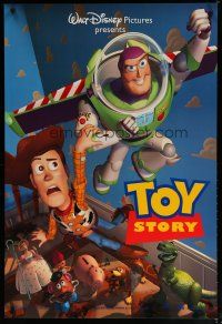 5y764 TOY STORY DS 1sh '95 Disney & Pixar cartoon, great image of Buzz & Woody flying!