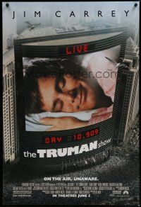 5y771 TRUMAN SHOW advance DS 1sh '98 cool image of Jim Carrey on large screen, Peter Weir