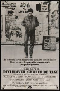 6a333 TAXI DRIVER Argentinean '76 Robert De Niro walking on street, directed by Martin Scorsese!