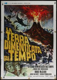 6a854 LAND THAT TIME FORGOT Italian 1p '75 Edgar Rice Burroughs, cool dinosaur & volcano art!