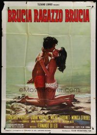 6a997 WOMAN ON FIRE Italian 1p '69 completely different art of lovers on beach by Renato Casaro!
